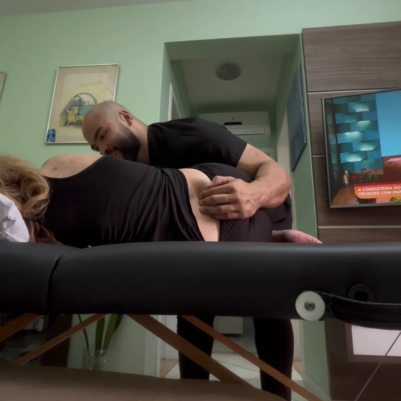 João acompanhando um exercício durante o atendimento